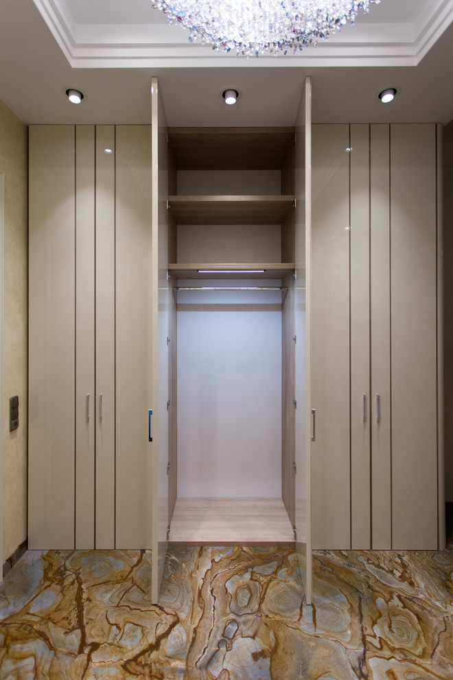 Глянцевая прихожая в пентхаус в самом центре Москвы