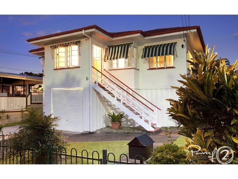 Hep with house colours that work with a manor red roof!