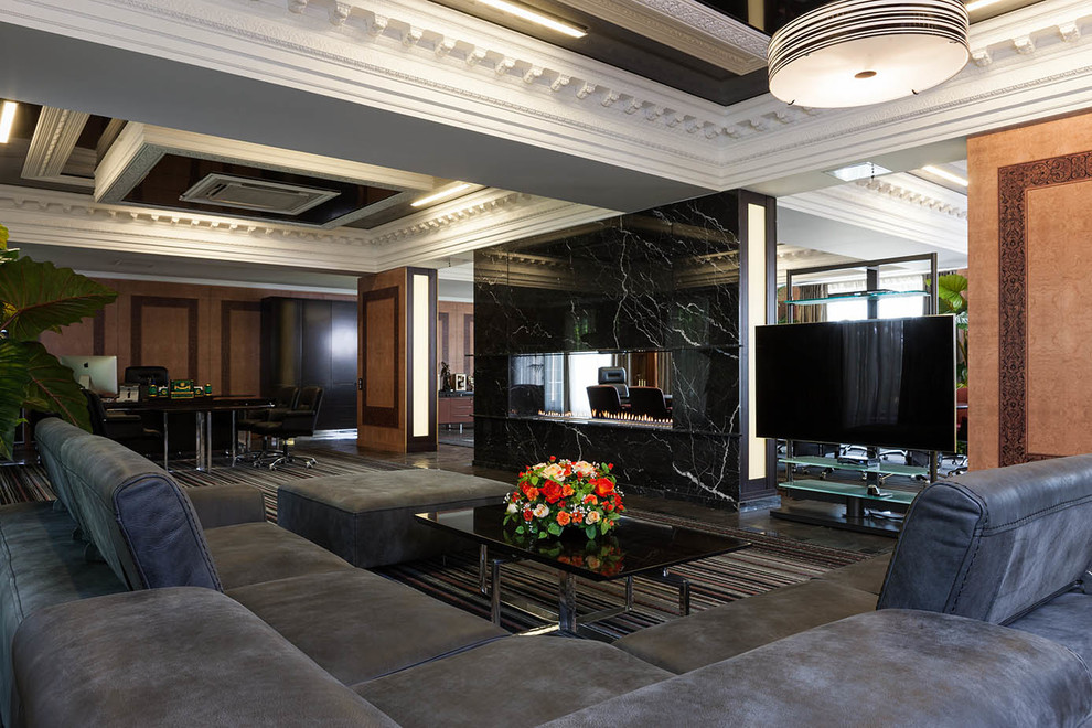 Офис с камином. Office with fireplace.