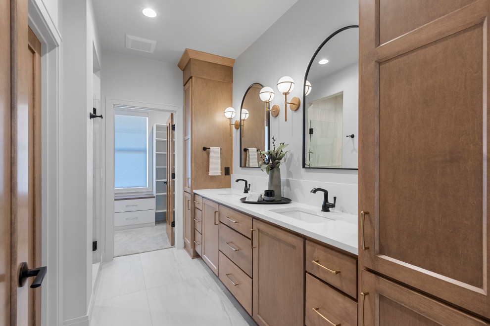 Bathroom - transitional bathroom idea