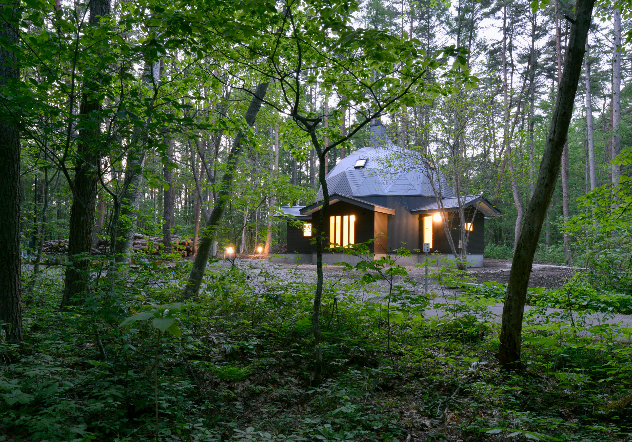 カントリー風のおしゃれな茶色い家の画像 75選 - 2026 年 6月 | Houzz