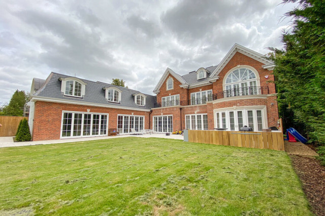 Cobham, Surrey contemporary