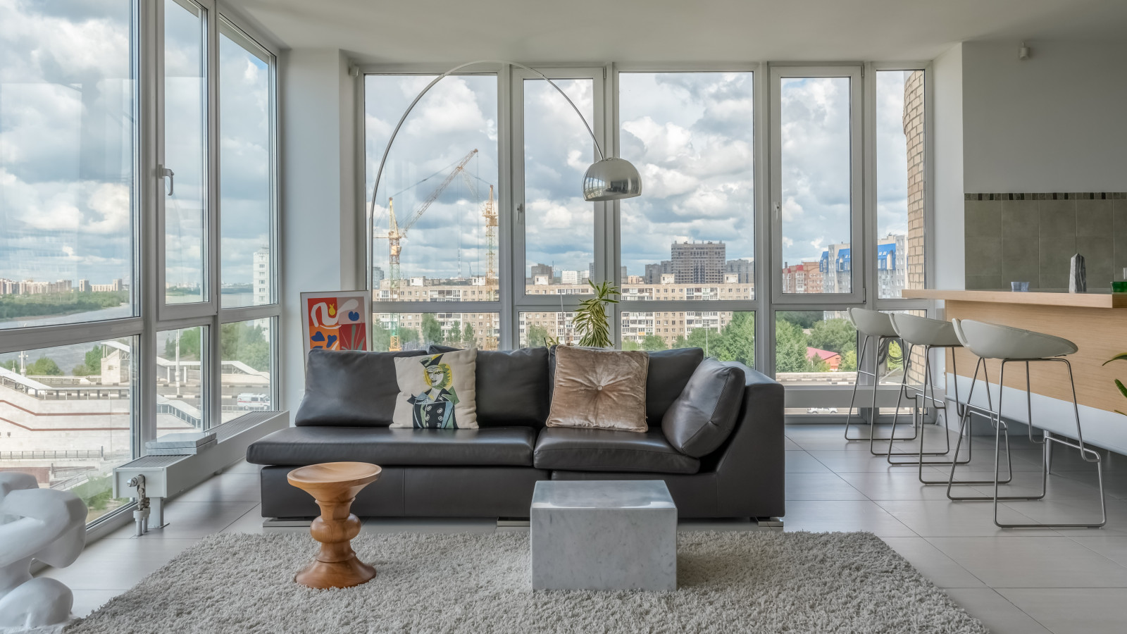 Квартира в г. Омск для проживания и отдыха с красивийшим видом