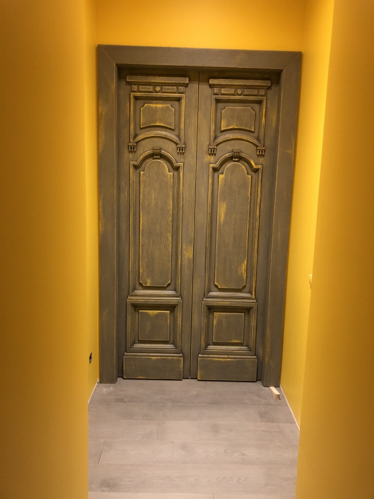 Историчсекие двери на Бронной