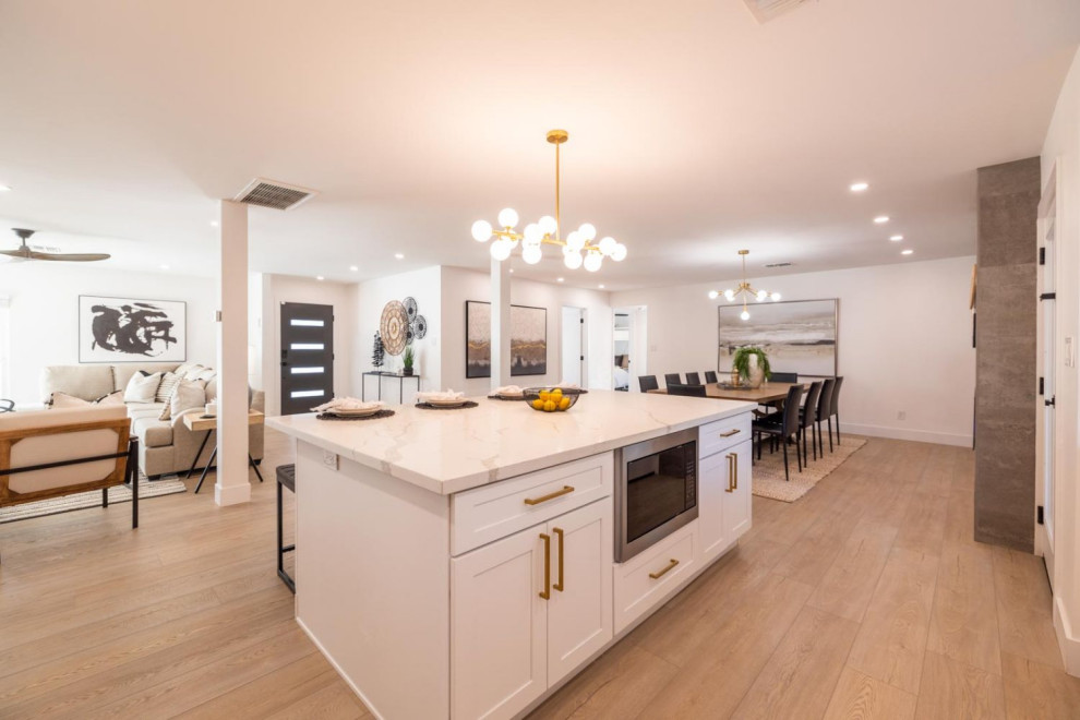 Inspiration for a transitional kitchen remodel in Phoenix