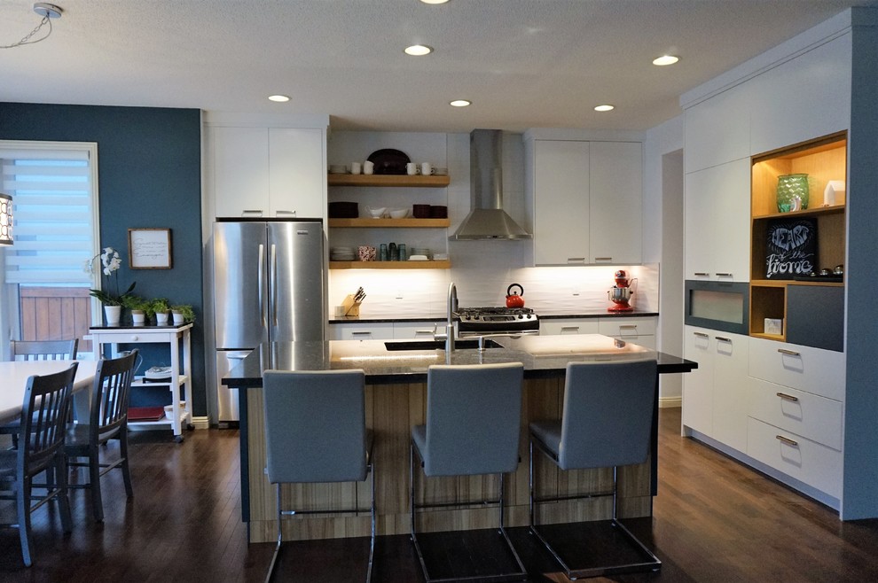 Kitchen - transitional kitchen idea in Calgary