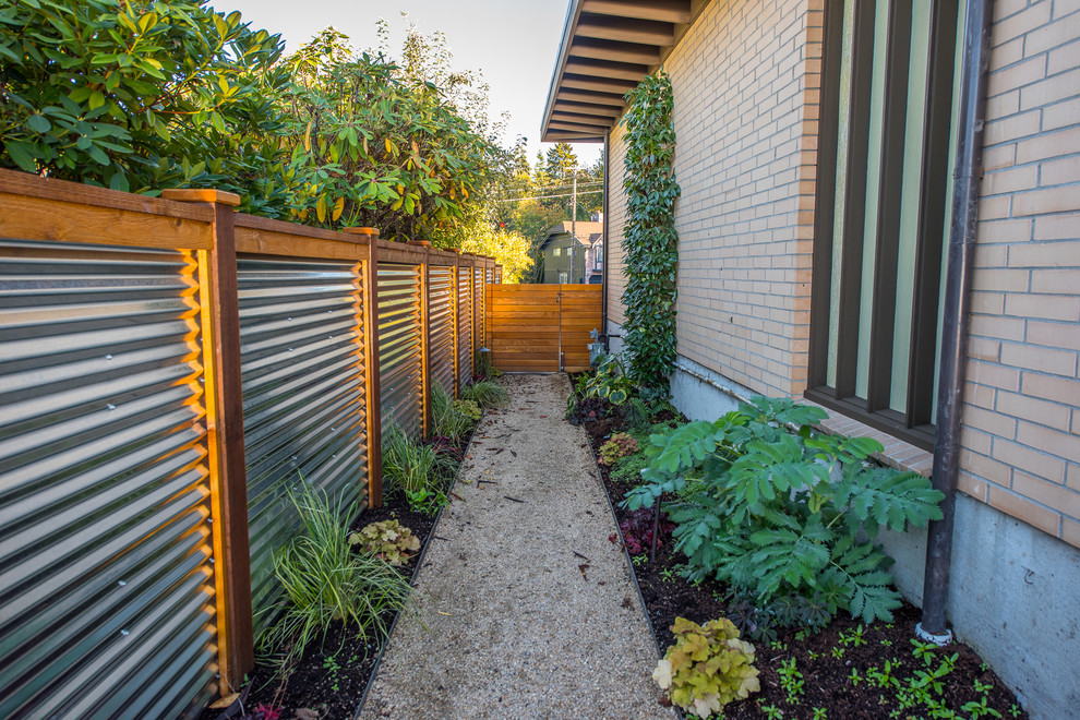 Design ideas for a mid-sized midcentury front yard garden in Seattle with a garden path and gravel.