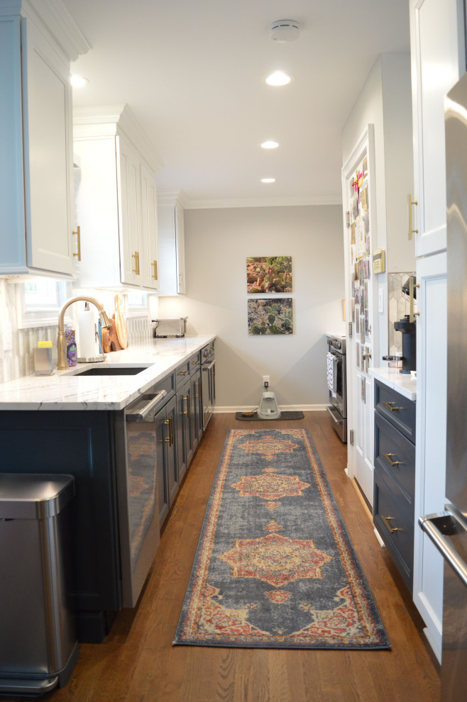 Transitional home design photo in New York