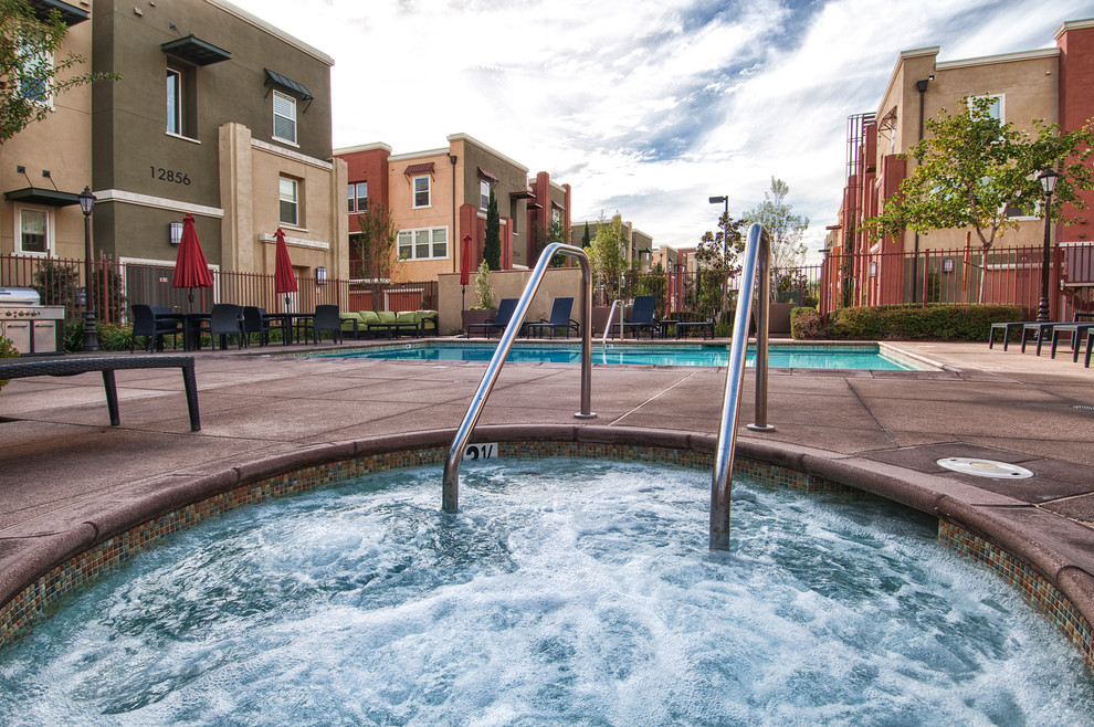 Photo of a modern pool in Orange County.