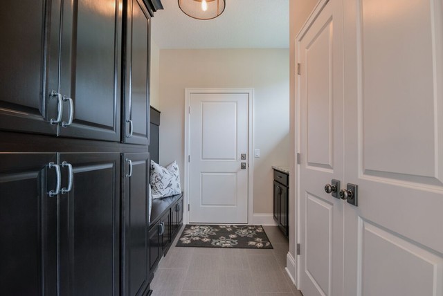 2017 Parade of Homes Rambler modern-eingang