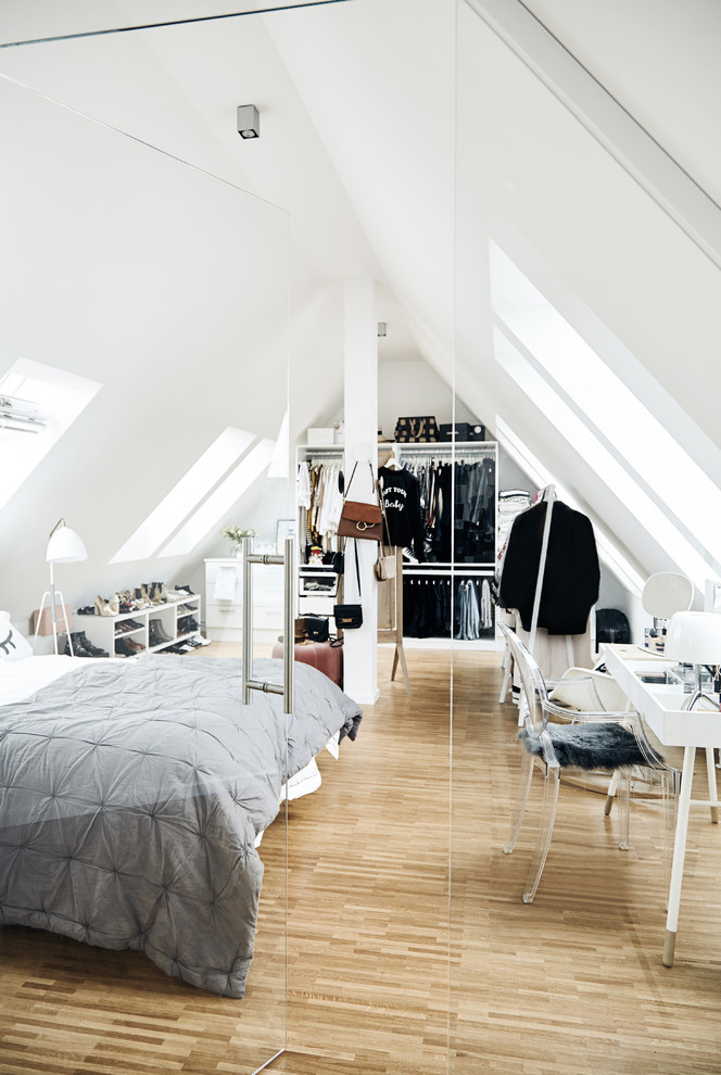 Design ideas for a scandinavian home design in Hamburg.