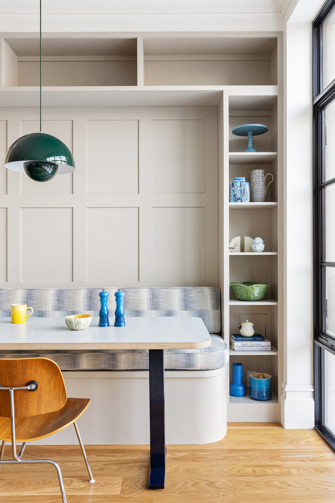 Dining room - transitional dining room idea in New York