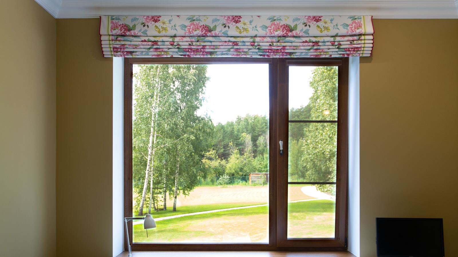 Миникассета в сочетании с римской шторой