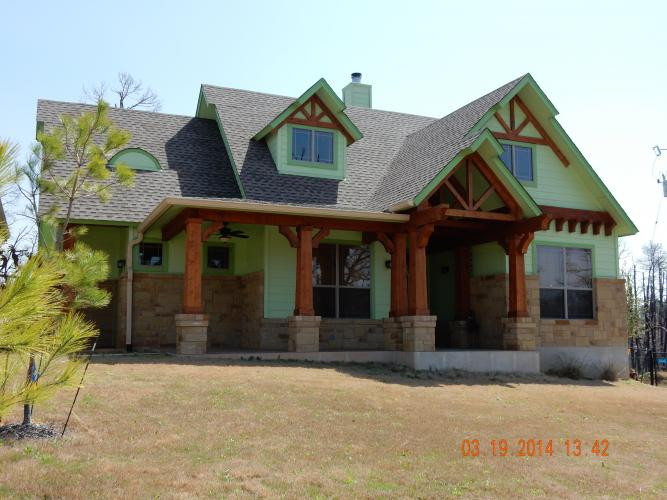 Transitional home design photo in Austin