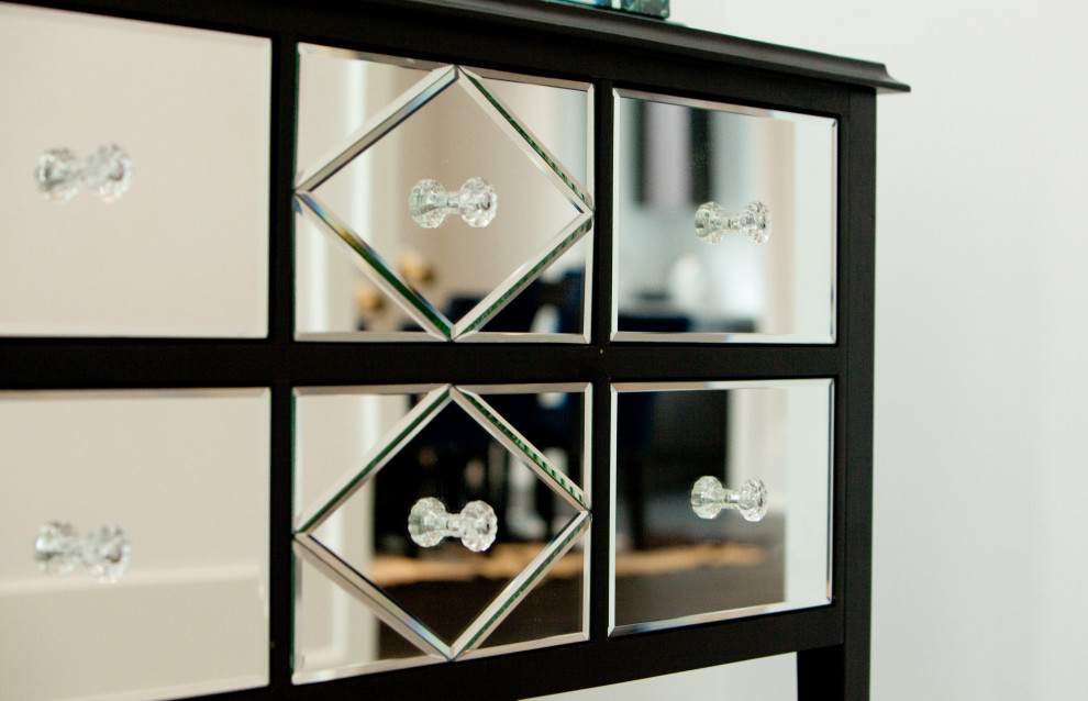 Inspiration for a transitional home design remodel in Toronto