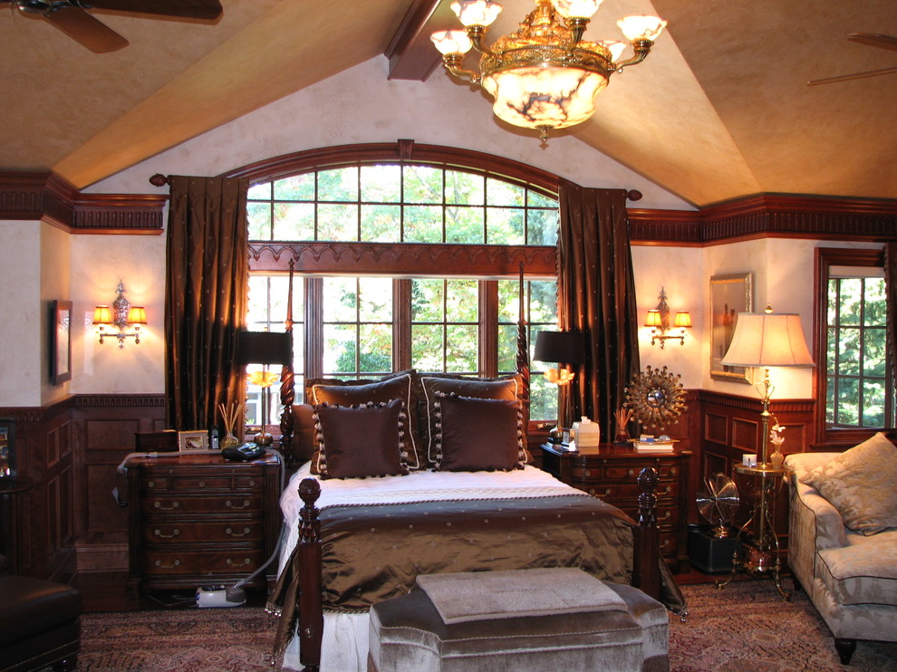 Inspiration for a traditional bedroom in Chicago.