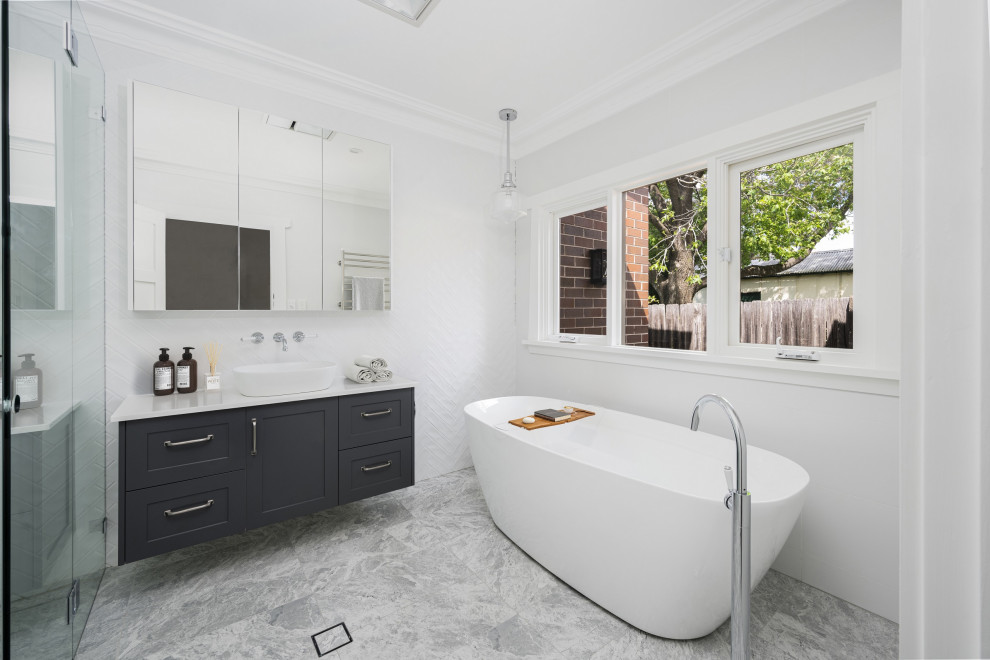 Design ideas for a traditional bathroom in Sydney.