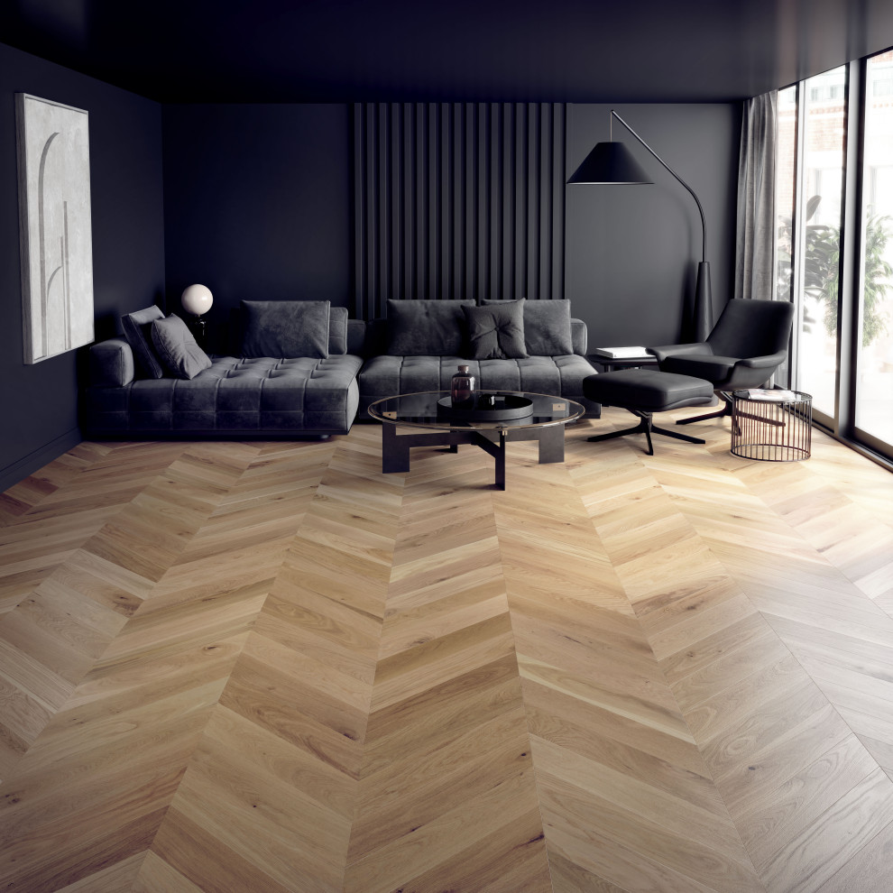 Foto di un soggiorno design con pareti nere, pavimento in legno massello medio e pavimento beige