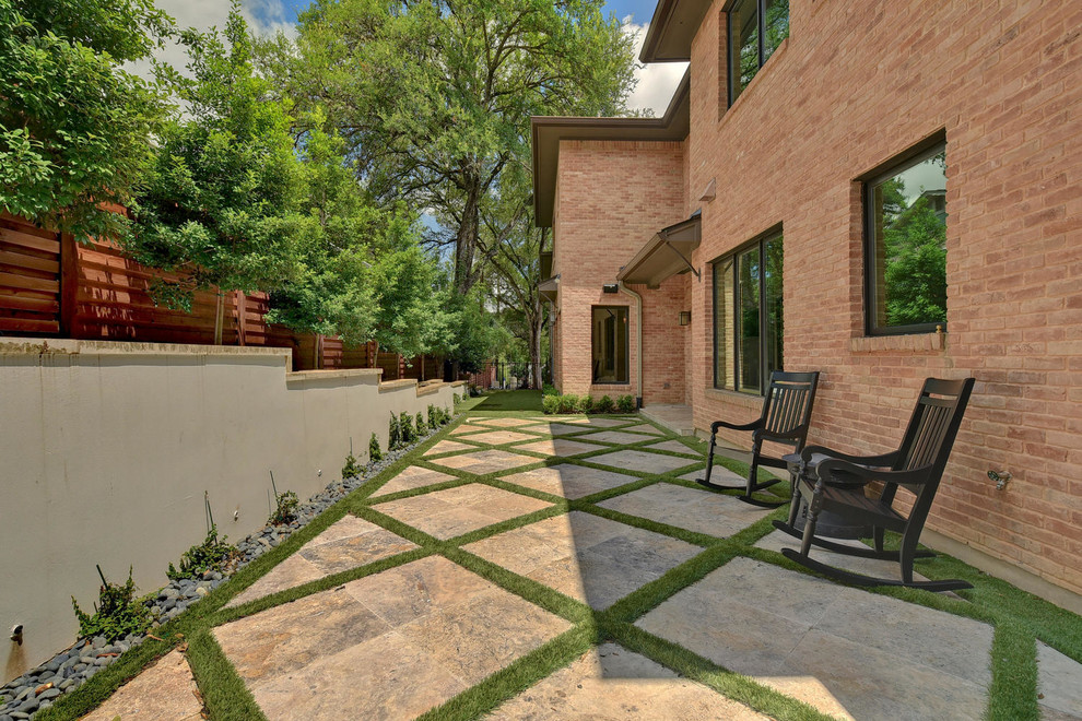 Photo of a transitional patio in Austin.