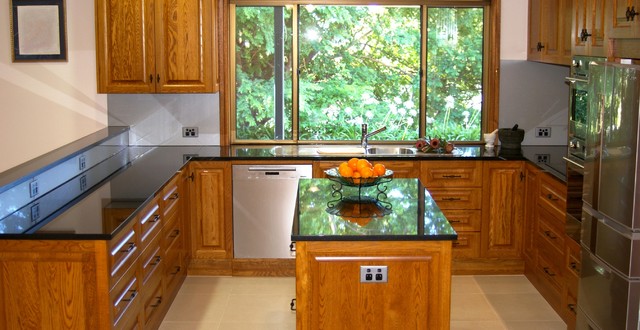 Solid Timber Kitchens, Adelaide's Compass Kitchens nyklassisk-koekken