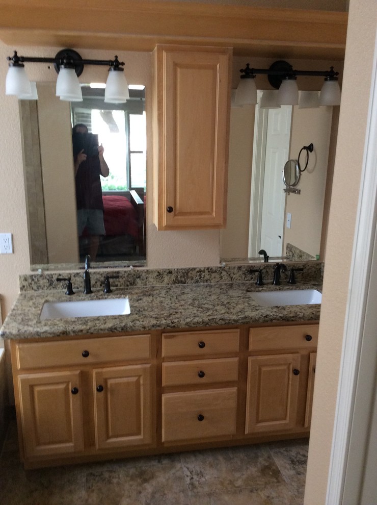 Home design - traditional home design idea in Phoenix