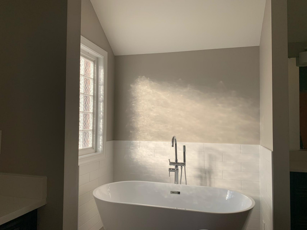 Bathroom - transitional bathroom idea