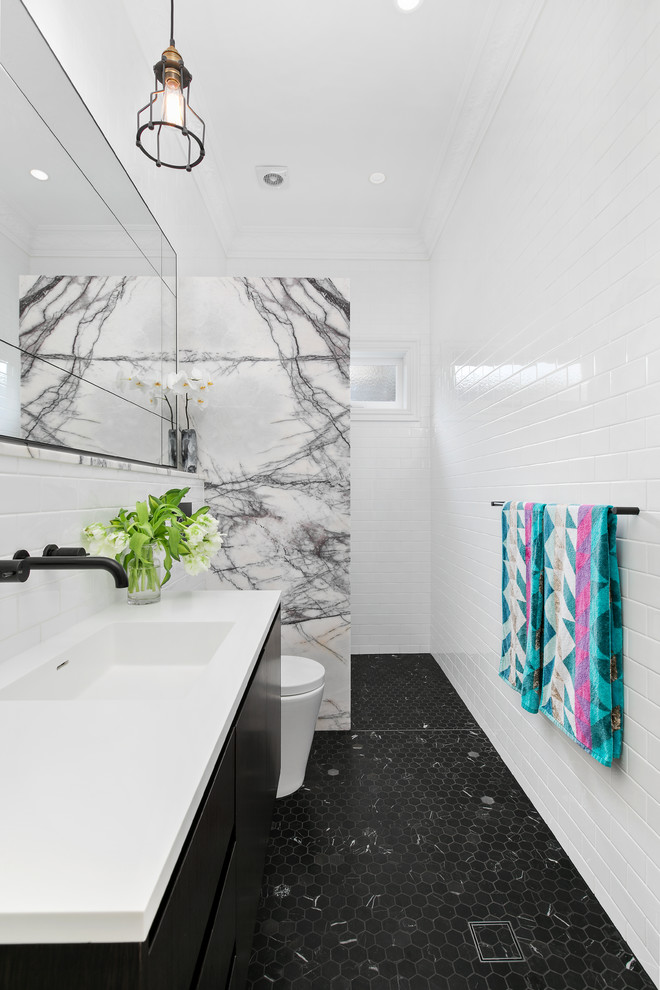 Inspiration for a mid-sized contemporary bathroom in Sydney.
