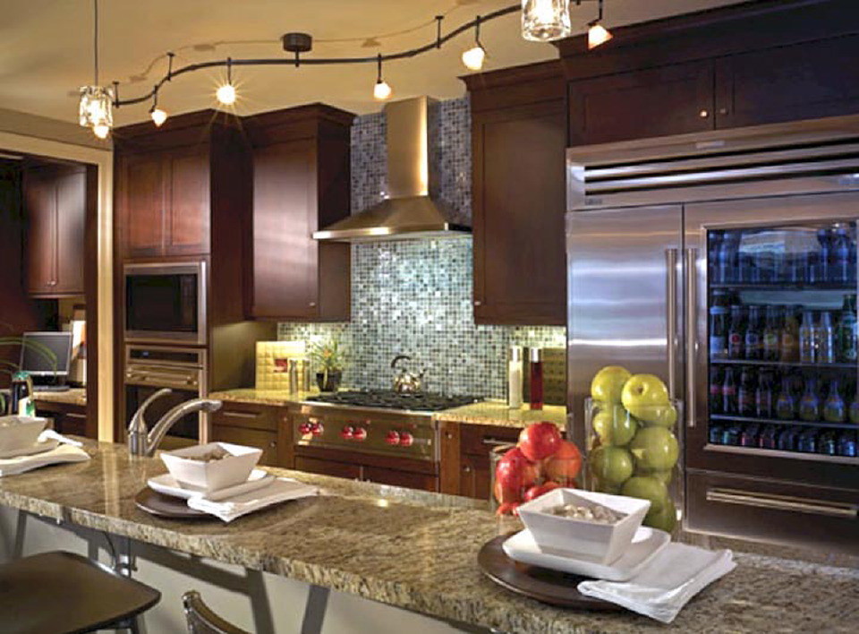 Transitional kitchen photo in Orange County