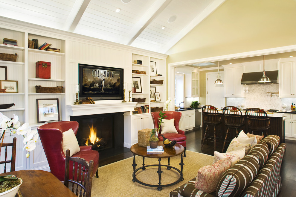 Traditional family room in San Francisco.