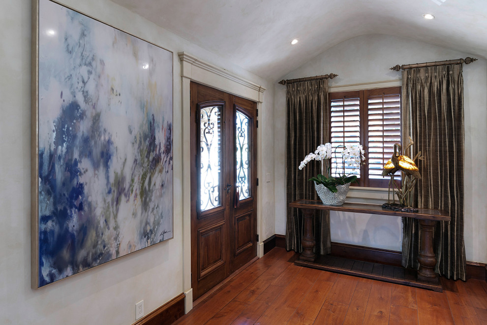 Example of a transitional entryway design in San Francisco