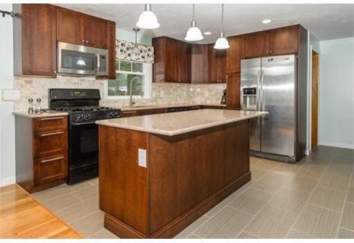 Inspiration for a transitional kitchen remodel in Boston