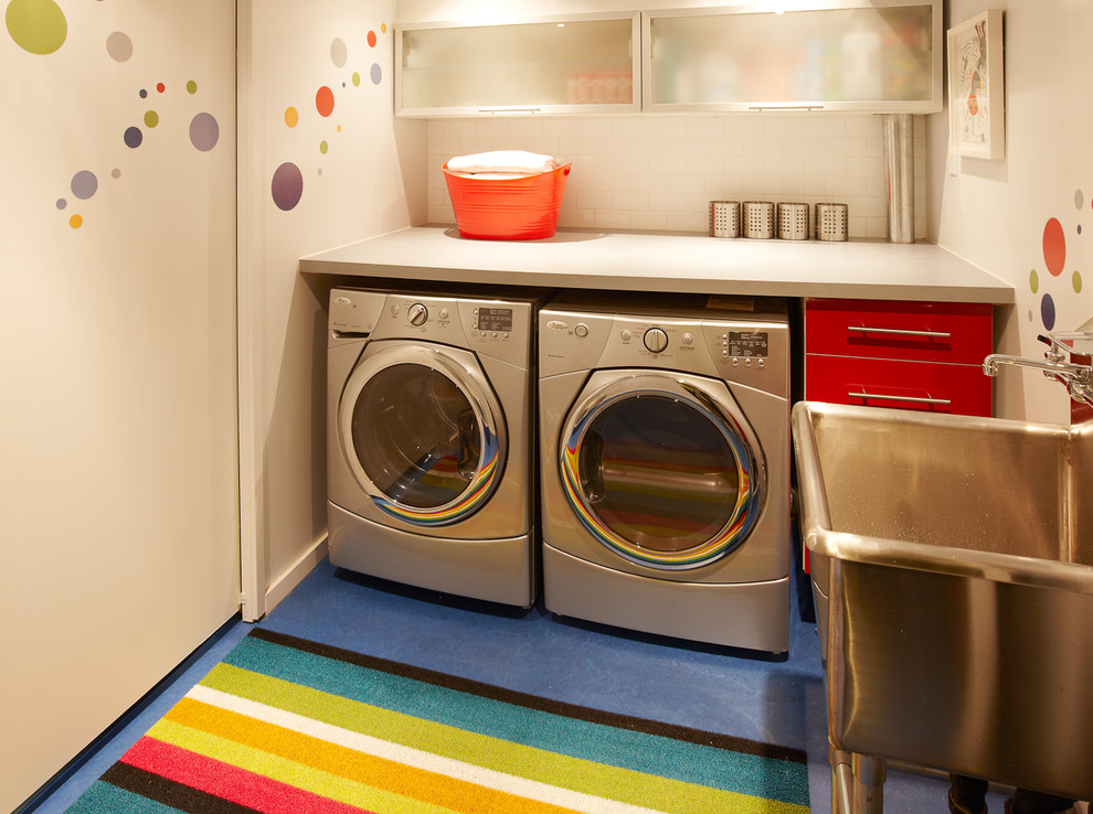 Photo of a small modern u-shaped dedicated laundry room in Toronto with an utility sink, flat-panel cabinets, red cabinets, laminate benchtops, white walls, linoleum floors and a side-by-side washer and dryer.