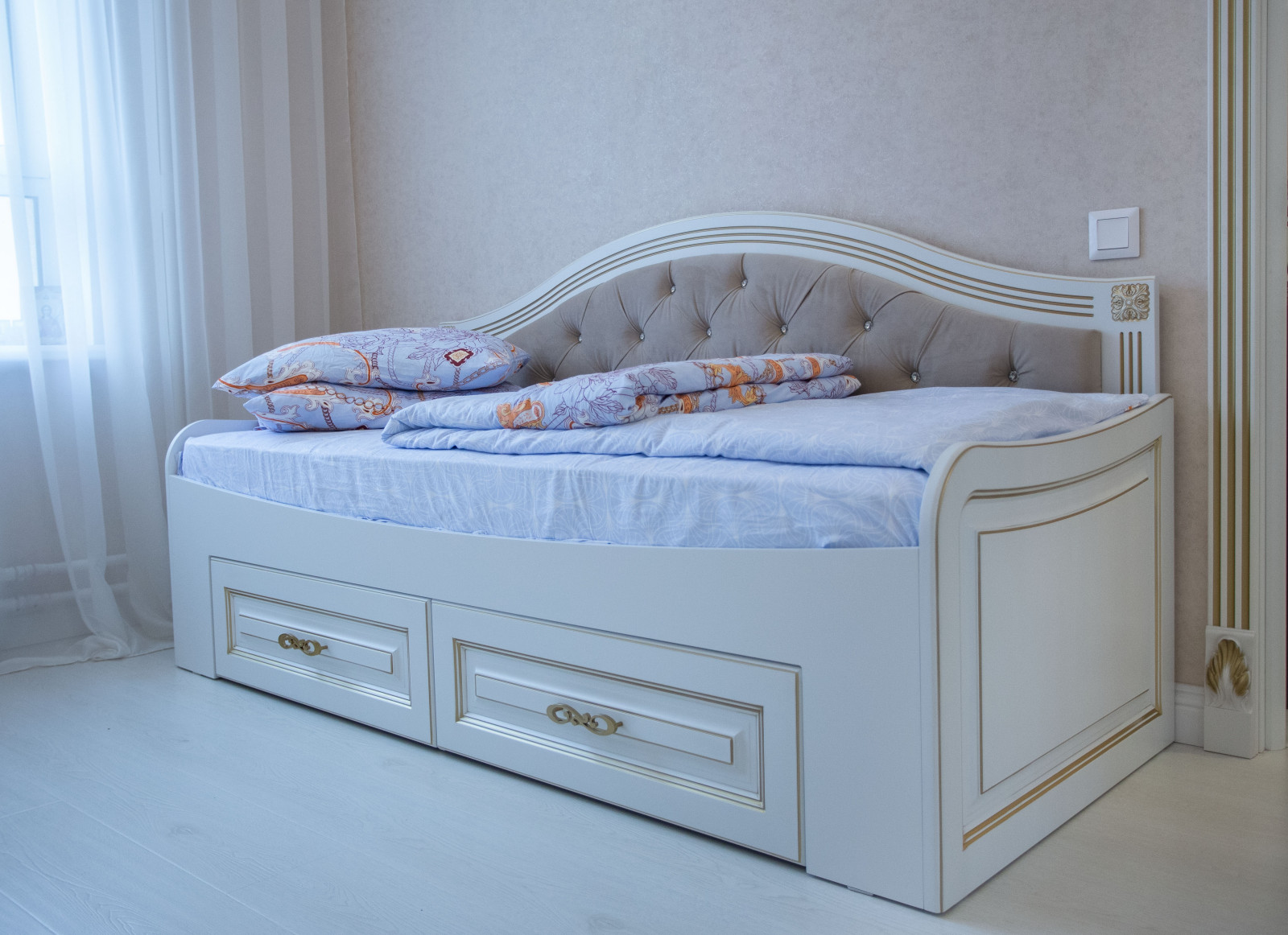 Кровать в классическом стиле