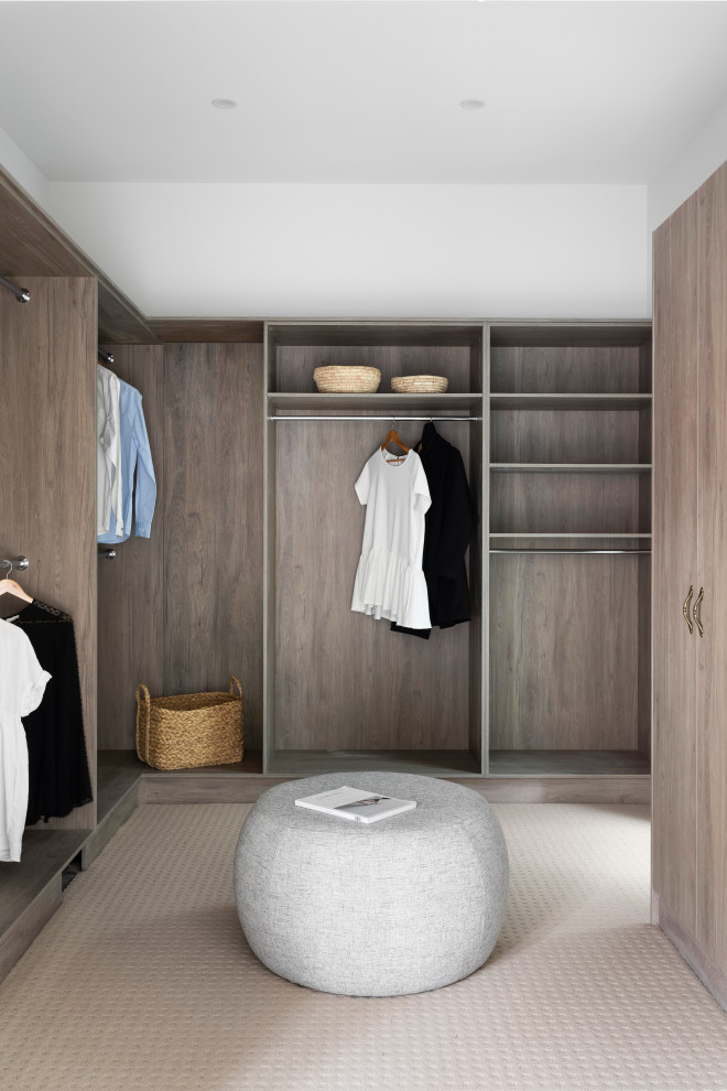 Inspiration for a transitional storage and wardrobe in Melbourne.