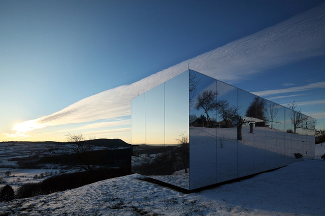 casa invisible moderno-facciata