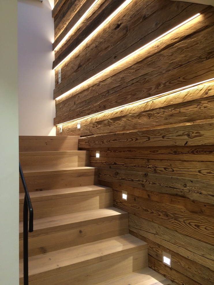 Idées déco pour un escalier contemporain avec des marches en bois et des contremarches en bois.