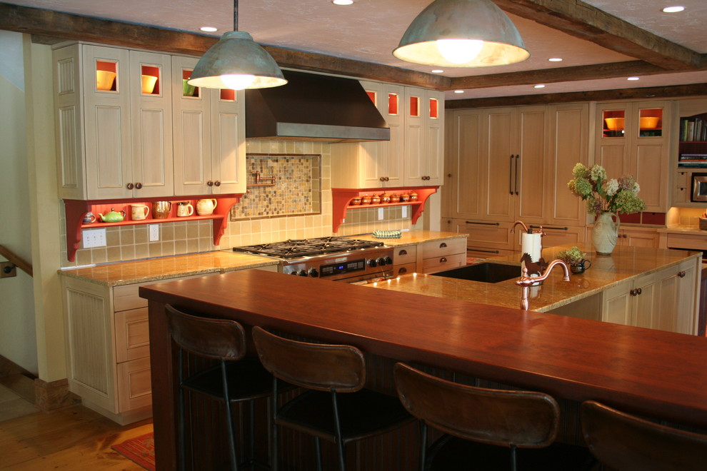 This is an example of a rural kitchen in Burlington.