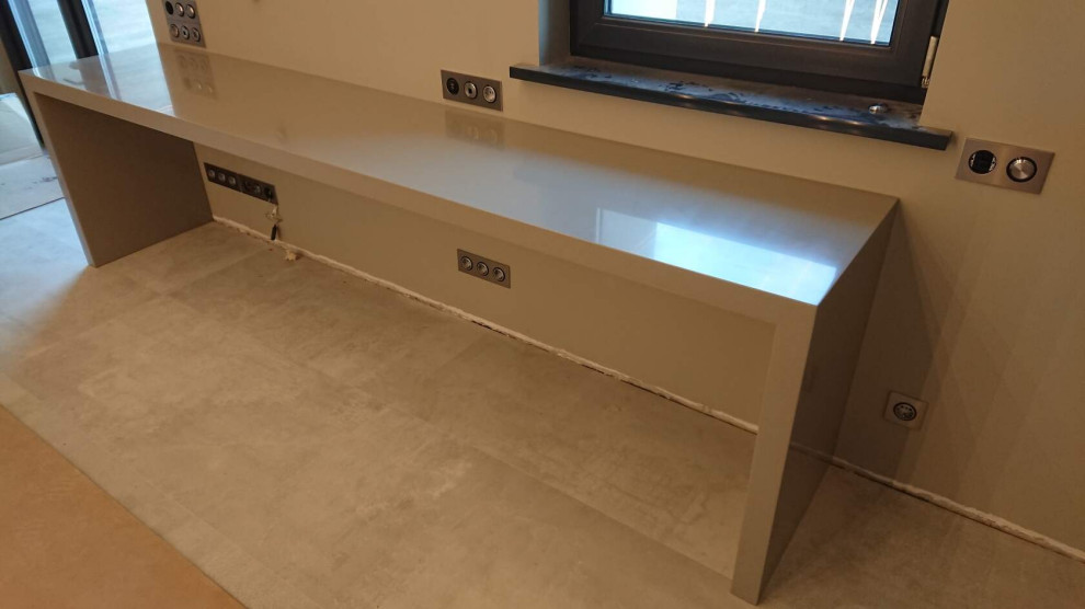 Стол из акрилового камня Grandex