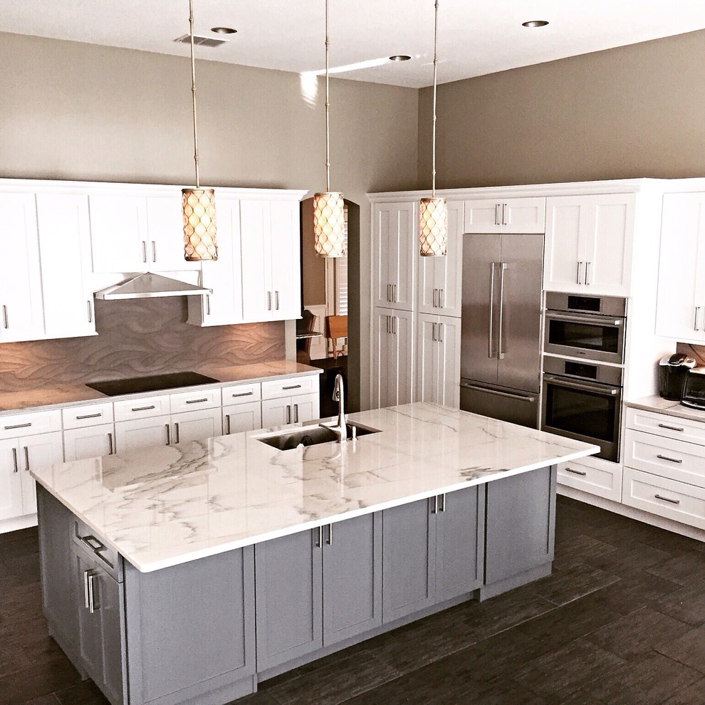 Inspiration for a mid-sized modern eat-in kitchen in Orlando with an undermount sink, shaker cabinets, white cabinets, quartzite benchtops, grey splashback, porcelain splashback, stainless steel appliances, porcelain floors and with island.