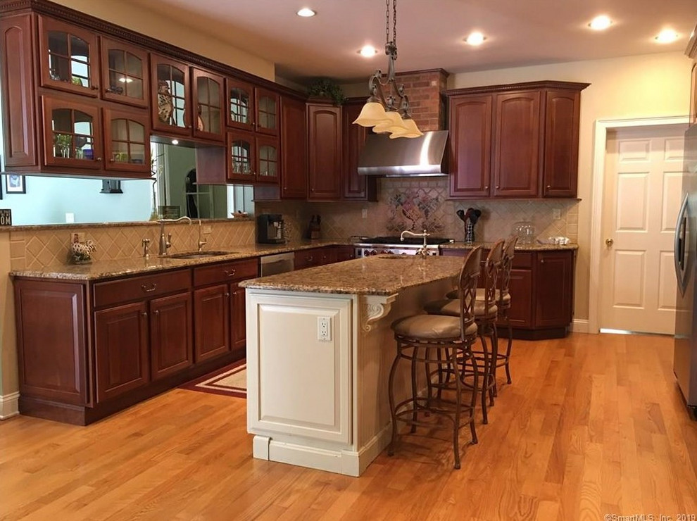 Glass over peninsula to remove or not?