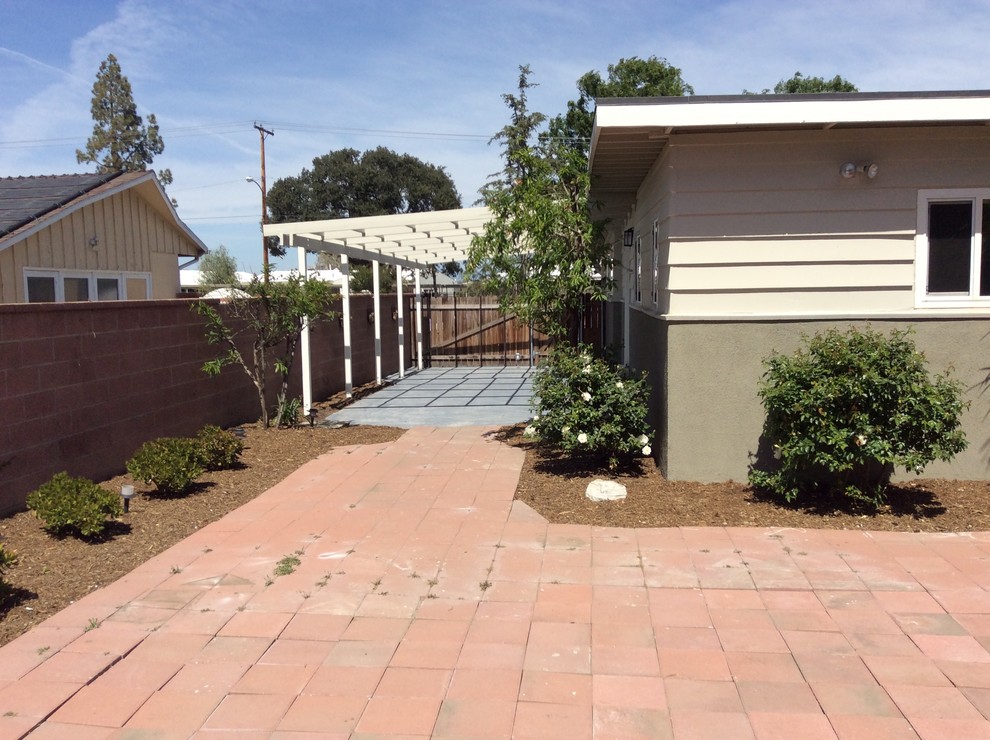 Transitional home design in Orange County.