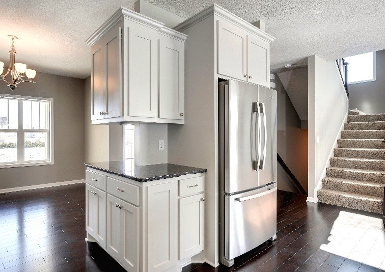 Example of a mid-sized eat-in kitchen design in Minneapolis with an island