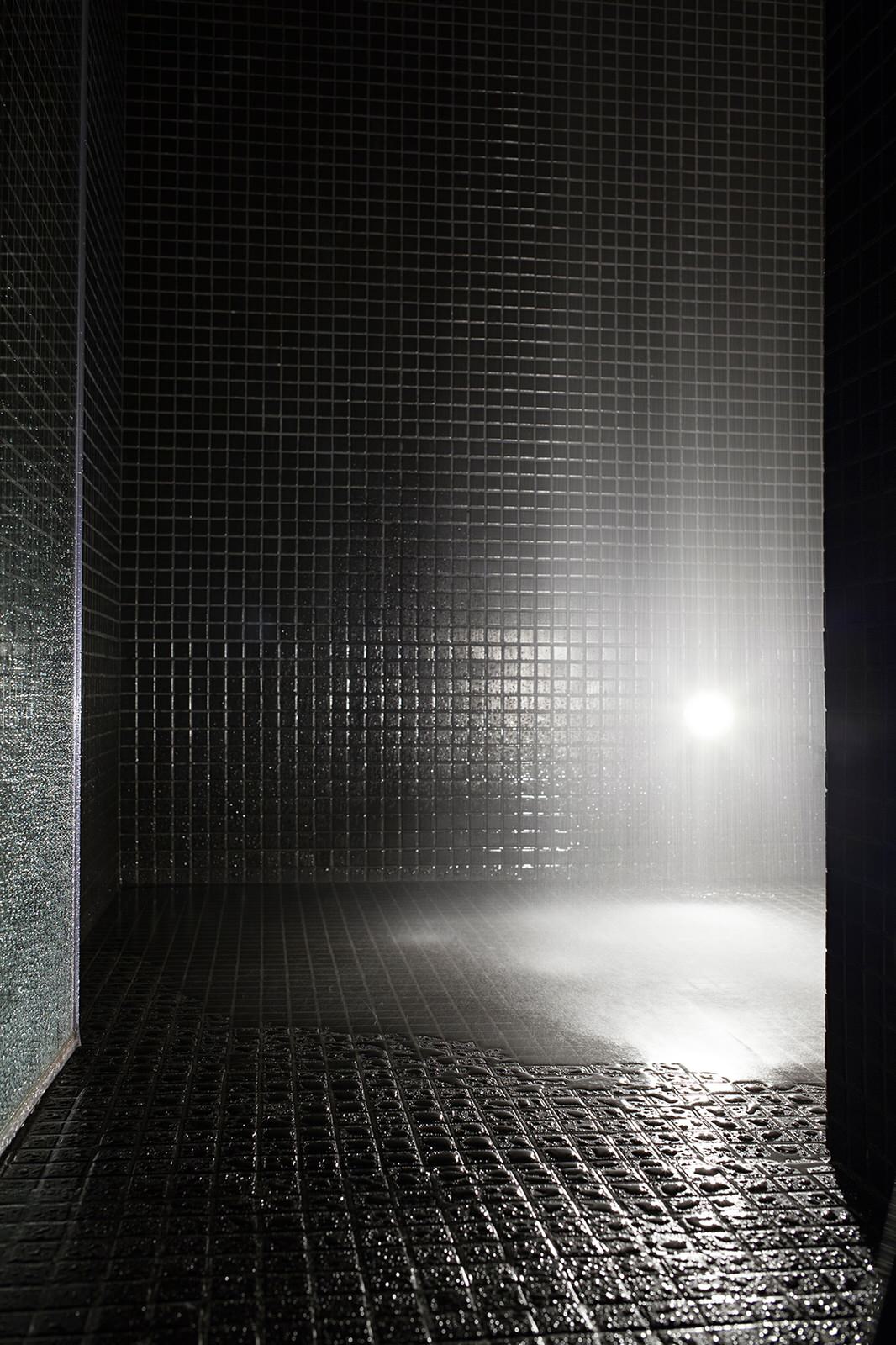 Жилое пространство в доме с аркой