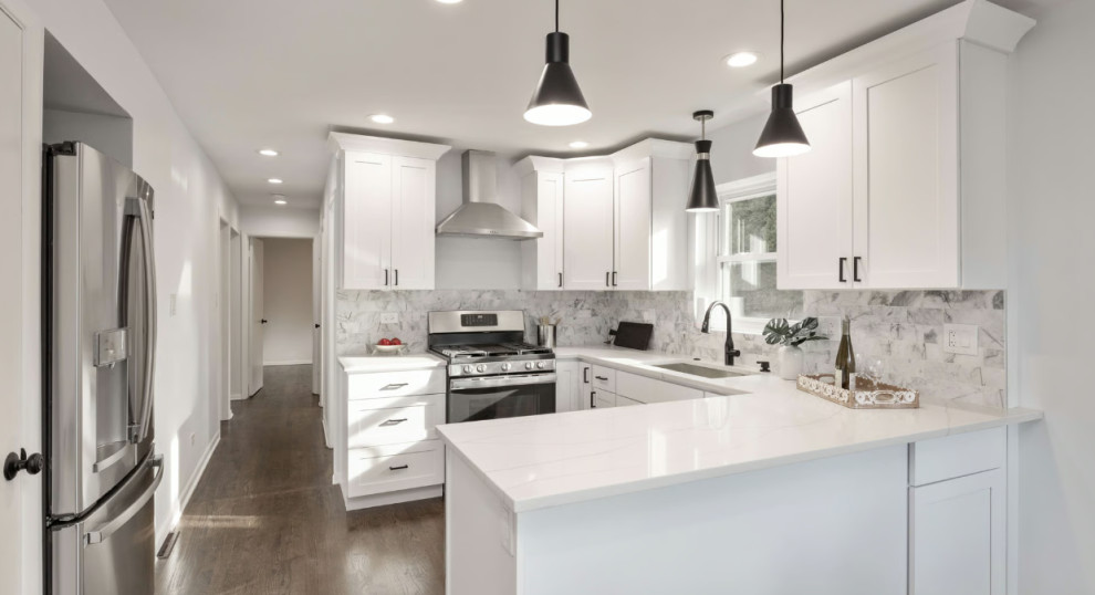 Kitchen - kitchen idea in Chicago