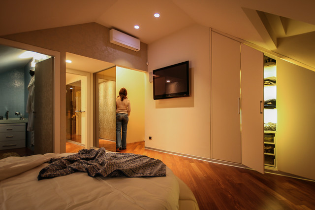 REFLECTORS AND RELAX contemporary-bedroom