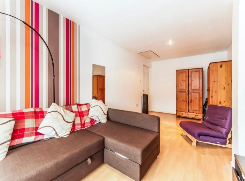 Wallpapering opposite walls? Houzz UK