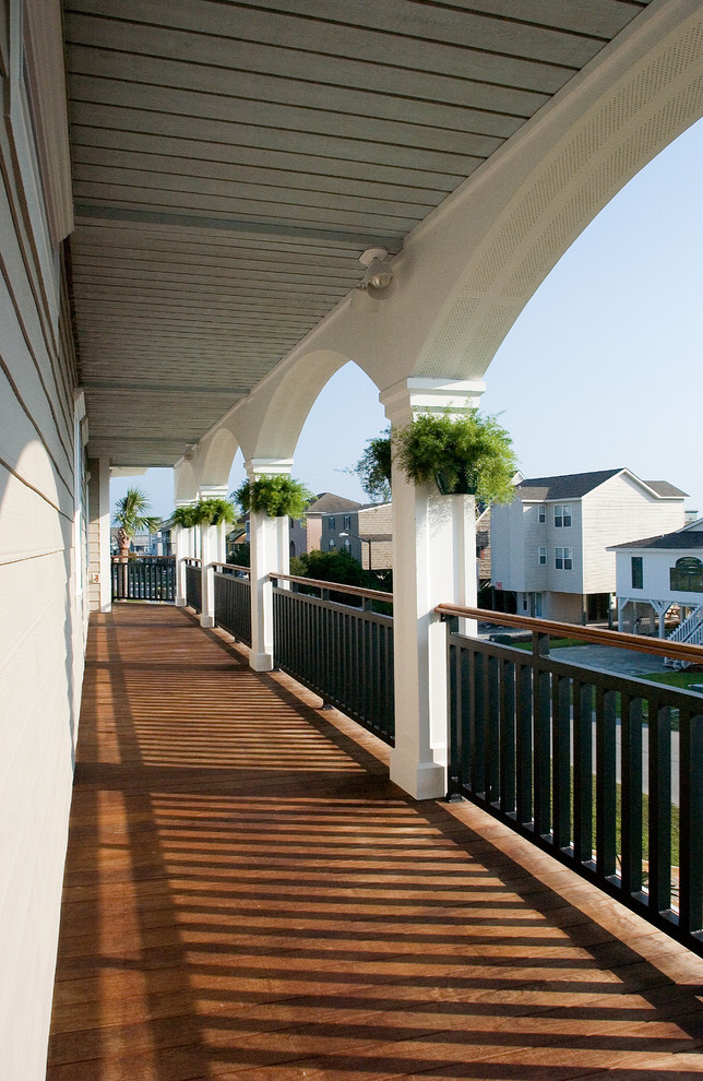 Photo of a tropical deck in Wilmington.