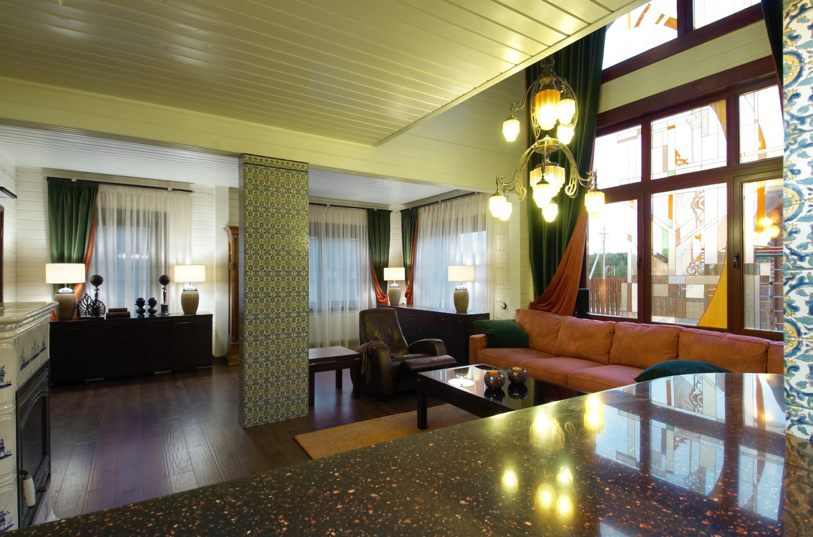 Дом из дерева в современном стиле