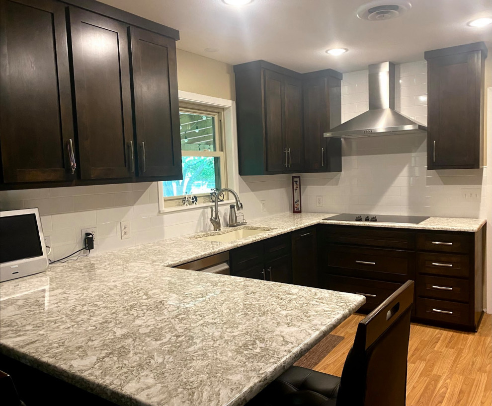 Kitchen - kitchen idea in Austin