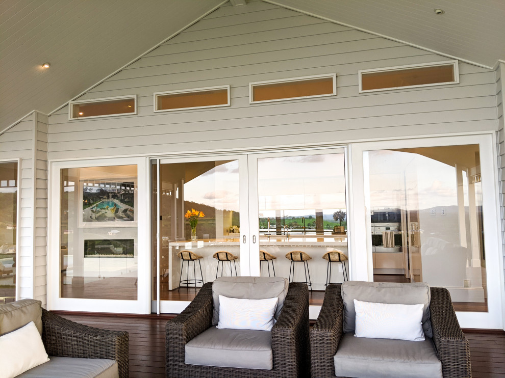 Inspiration for a traditional deck in Brisbane.